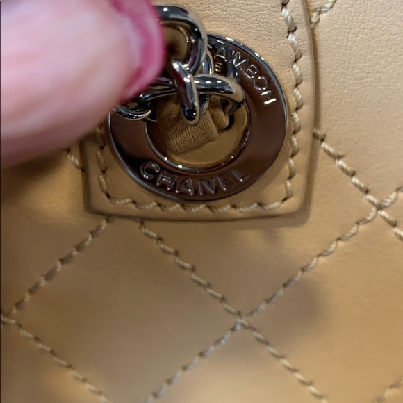 CHANEL Tote - Picture 8 of 15